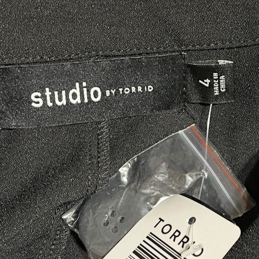 🆕🌺TORRID STUDIO Crepe Jersey Trench Vest🌺 - Picture 3 of 10